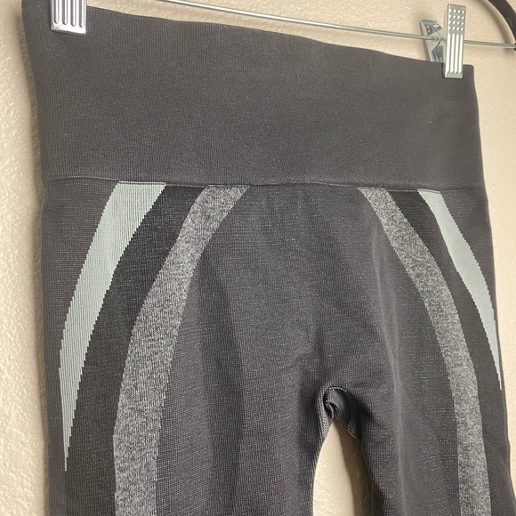 Spanx Seamless Track Stripe Leggings in Graphite Dust - Size XS, New with tags - Picture 5 of 9